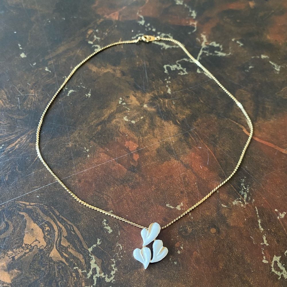 Vintage Gold Chain Necklace White Heart Charm Pendant Romantic Jewelry